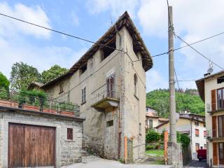 Casa indipendente in affitto a sormano via ai campi