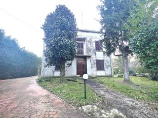 Villa in vendita a guastalla via nosari, 8