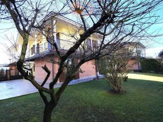 Villa in vendita a casatenovo via san biagio