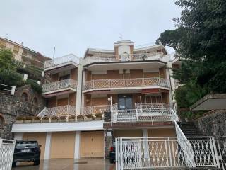 Appartamento in vendita ad alassio viale sant'erasmo, 75