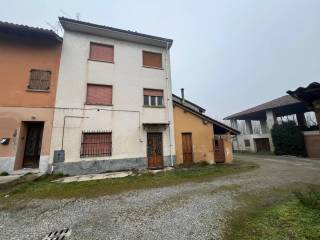 Casa indipendente in vendita a chignolo po via xxv aprile