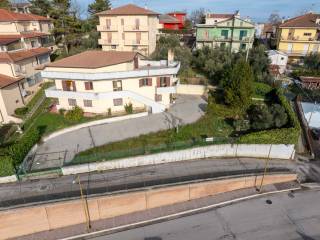 Casa indipendente in vendita a roseto degli abruzzi corso umberto i, 1/c