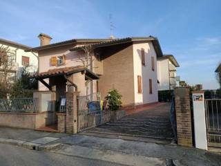 Casa indipendente in vendita a forlì via della terra