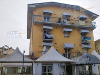 Albergo all'asta a montecatini-terme via puglie, 42