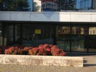 Negozio in vendita a gallarate via marsala, 38