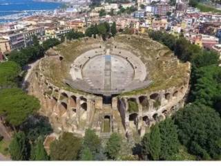 Negozio in vendita a pozzuoli via anfiteatro