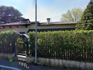 Villa all'asta a besana in brianza via giuseppe mazzini , 65