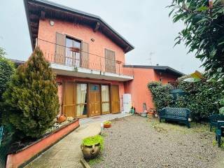 Villa a schiera in vendita a bulgarograsso 