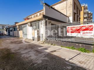 Laboratorio in affitto a mugnano di napoli via napoli, 282