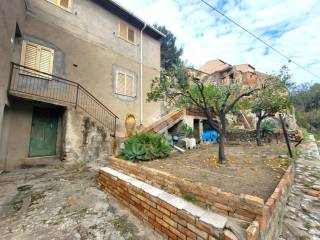 Intero stabile in vendita a motta san giovanni via stretto della ferrina