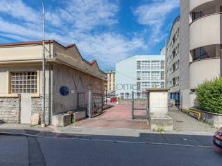 Garage in vendita a como via palestro