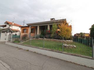 Villa in vendita a boltiere sp145