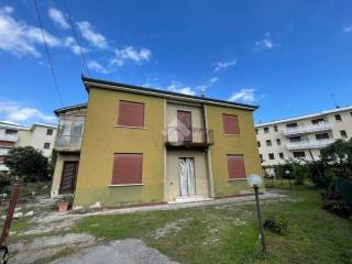 Casa indipendente in vendita a venezia via delle cave, 9