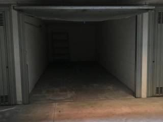 Garage in affitto ad albano sant'alessandro via lega lombarda, 11