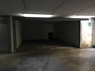 Garage in affitto ad albano sant'alessandro via lega lombarda, 11