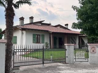 Villa bifamiliare in affitto a bassano del grappa 