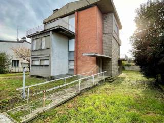 Villa in in vendita da privato a lugo via alfredo panzini, 6