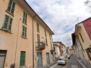 Negozio in vendita a lodi via maddalena, 28.