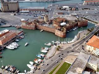 Capannone in affitto a livorno 