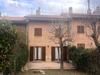 Villa a schiera in vendita a camerino montagnano