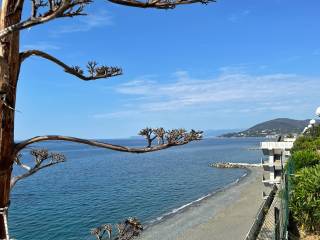 Appartamento in vendita ad arenzano piazza degli ulivi, 35