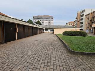 Garage in vendita a novara via massaia, 1