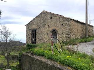 Casale in vendita a basicò via caveria