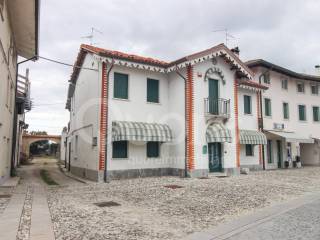 Casa indipendente in vendita a lestizza piazza san biagio, 15