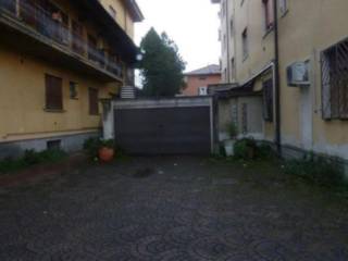 Garage in vendita a levate via castello