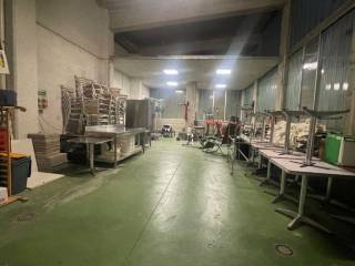 Magazzino in vendita a cuneo corso francia, 100