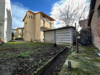 Casa indipendente in vendita ad arezzo largo luigi pirandello