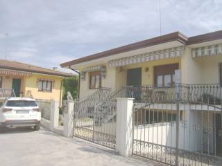 Villa in vendita a prata di pordenone via vittorio emanuele ii