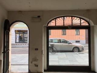 Negozio in vendita a parma strada nino bixio