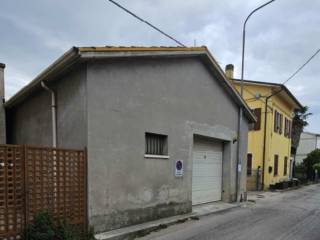 Garage in vendita a fano via brigata messina, 111