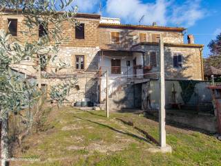 Casa indipendente in vendita ad alviano vocabolo valle