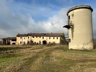 Cascina in vendita ad abbiategrasso via alzaia naviglio grande