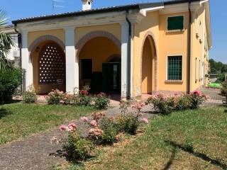 Villa bifamiliare in vendita a serravalle a po via risorgimento, 10