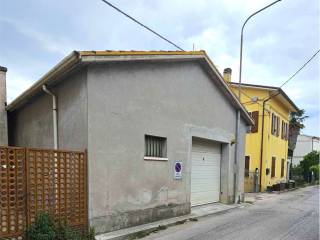 Garage in vendita a fano via brigata messina