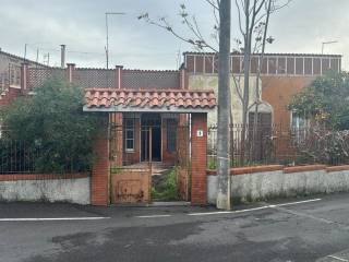 Casa indipendente in vendita ad aci bonaccorsi via piano croce, 8