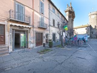 Negozio in vendita a viterbo piazza xx settembre