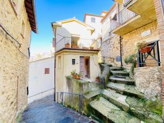 Casa indipendente in vendita a poggio bustone via volturno