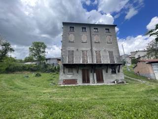 Casa indipendente in vendita a bardi località gazzo