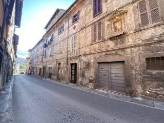 Garage in vendita a viterbo via cardinal de gambara, 42