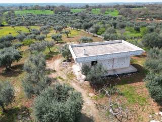 Magazzino in vendita a monopoli contrada romanelli