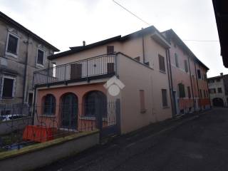 Appartamento in vendita a castiglione delle stiviere casa indipendente via berdardo ordanino, 46