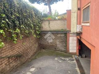 Garage in affitto a genzano di roma via firenze, 12