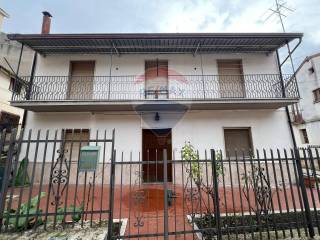 Casa indipendente in vendita a pietrelcina vicolo del sole, n/c