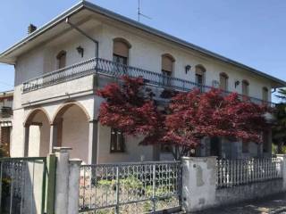 Villa bifamiliare in vendita a lendinara via gobetti