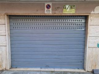 Garage in vendita a cassino via valle del garigliano, 40