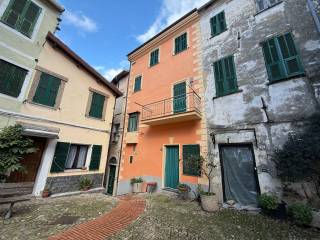 Casa indipendente in vendita a ceriana piazza sant'andrea